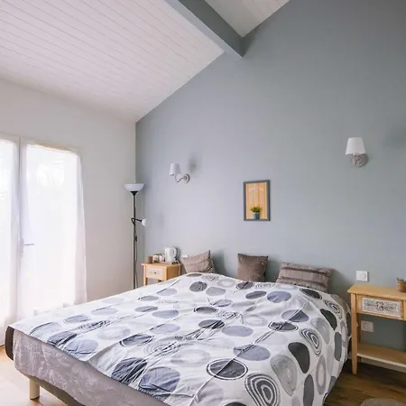 Вилла Avec Piscine 24 Couchages Паранти-ан-Борн
